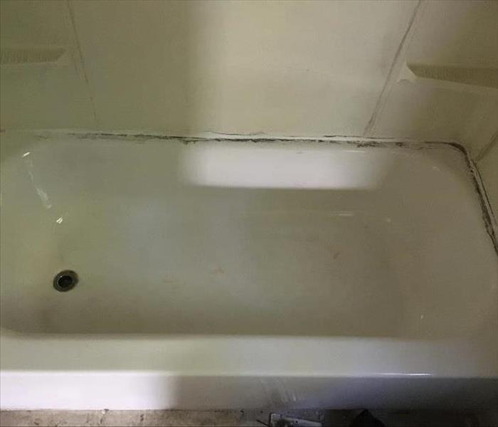 Bath tub cleaned of soot after grease fire in home